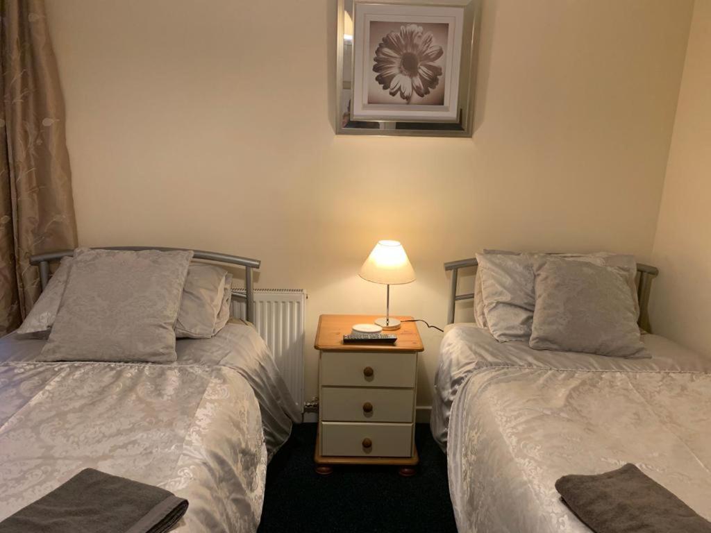 Budget Rooms Inverness Extérieur photo